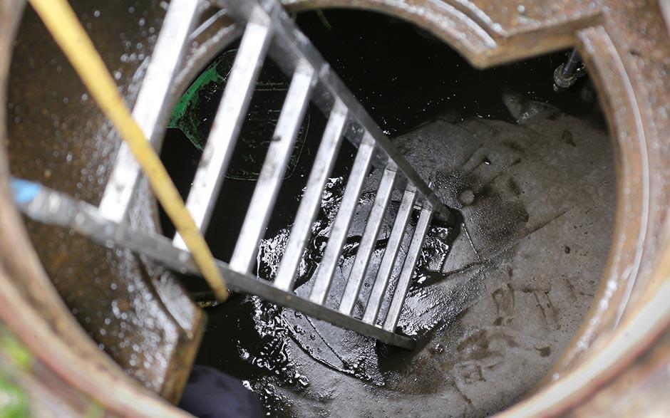  comment déboucher des toilettes Paris 14